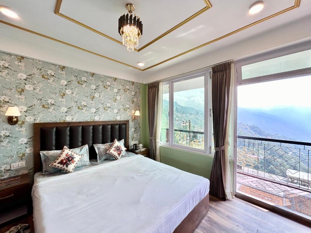 Katil atau katil-katil dalam bilik di Yepplo's Luxury Deluxe Room with Mountain View