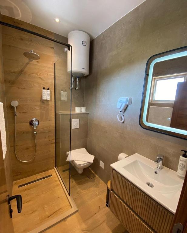 Koupelna v ubytování Hotel Comfort & Villas