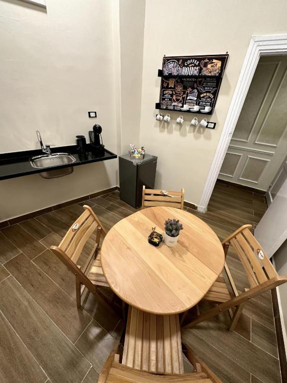 Kuchyň nebo kuchyňský kout v ubytování La Casa Del Rey Downtown Cairo