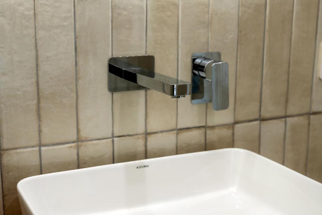 Koupelna v ubytování MIFRA SUITES