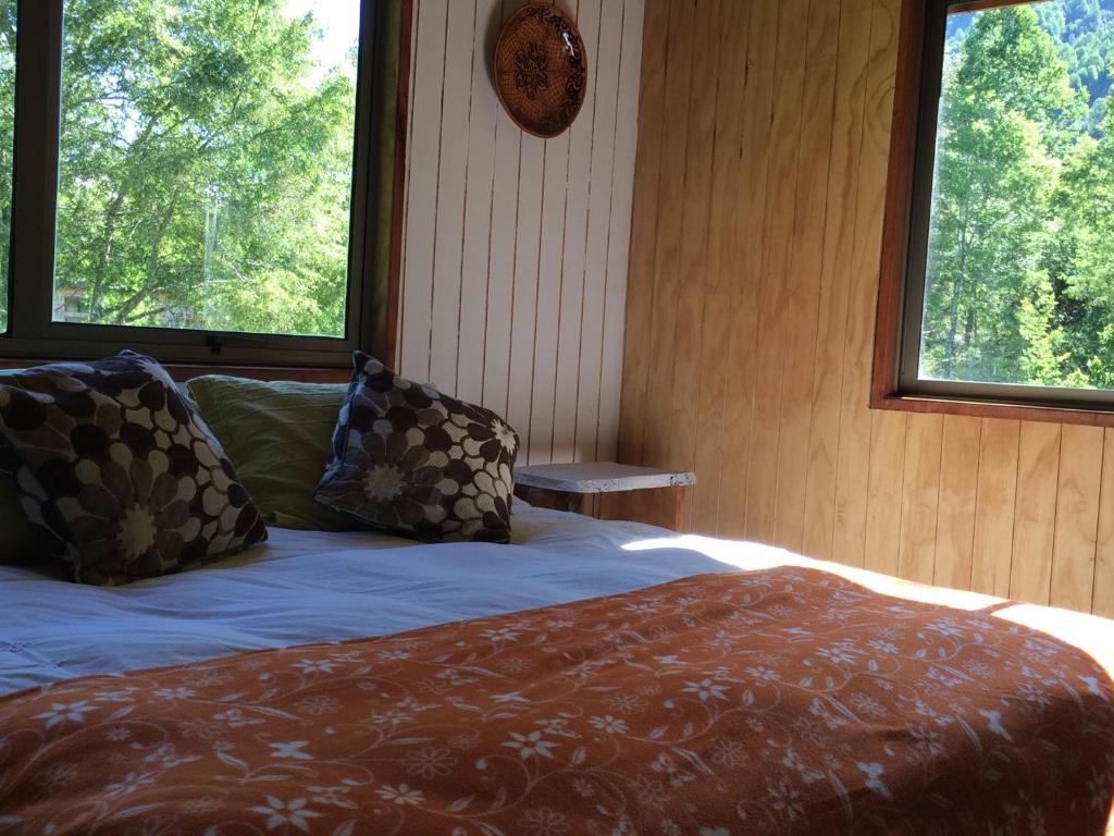 Postel nebo postele na pokoji v ubytování Ecoreserva Quelhue Lodge y Cabañas