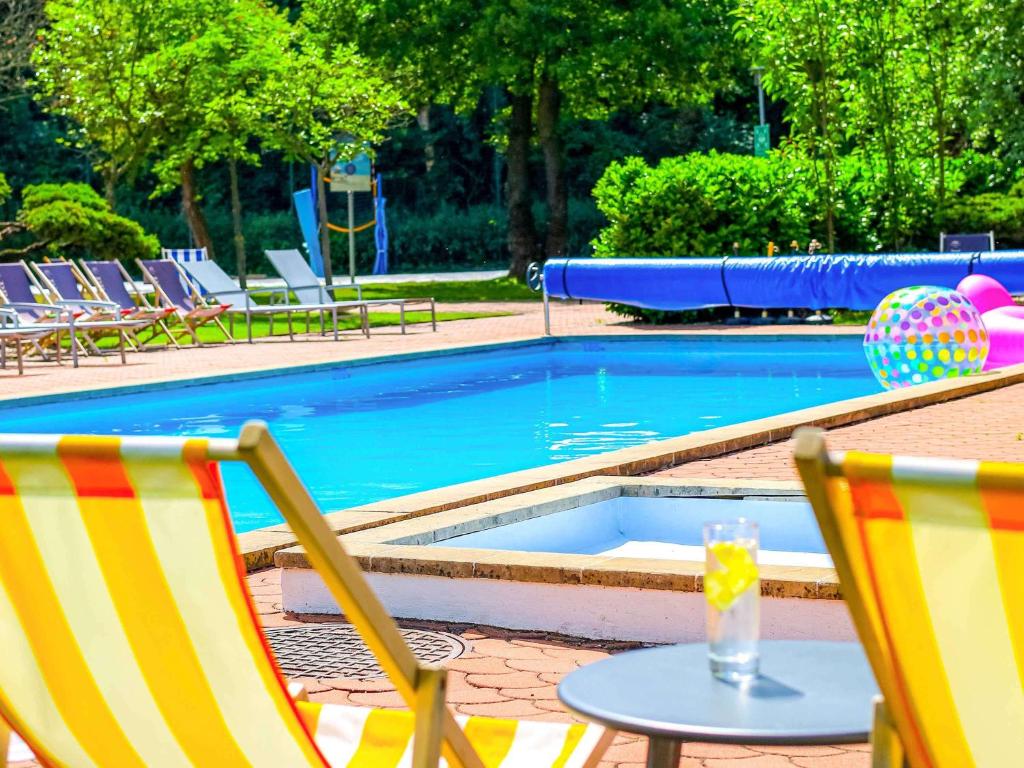 Bazén v ubytovaní Novotel Poznań Malta alebo v jeho blízkosti