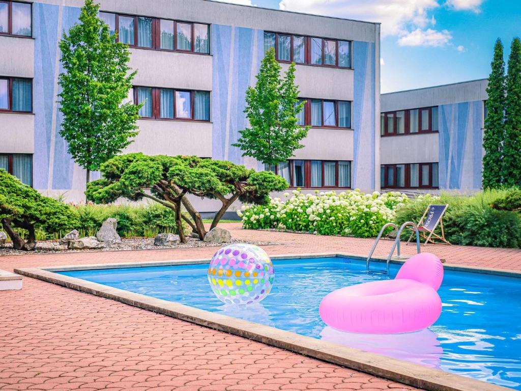 Bazén v ubytovaní Novotel Poznań Malta alebo v jeho blízkosti