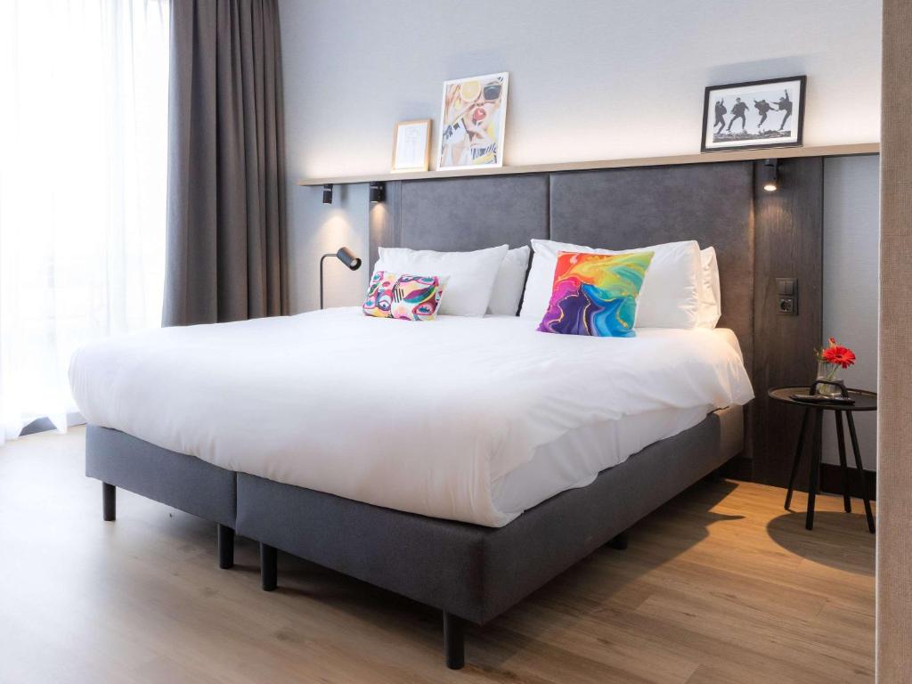 Postel nebo postele na pokoji v ubytování ibis Styles Den Haag Scheveningen