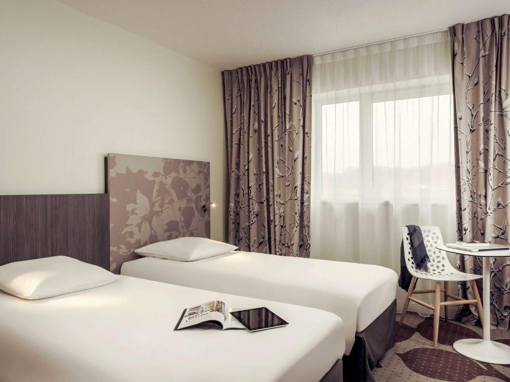 Postel nebo postele na pokoji v ubytování Mercure Compiègne Sud