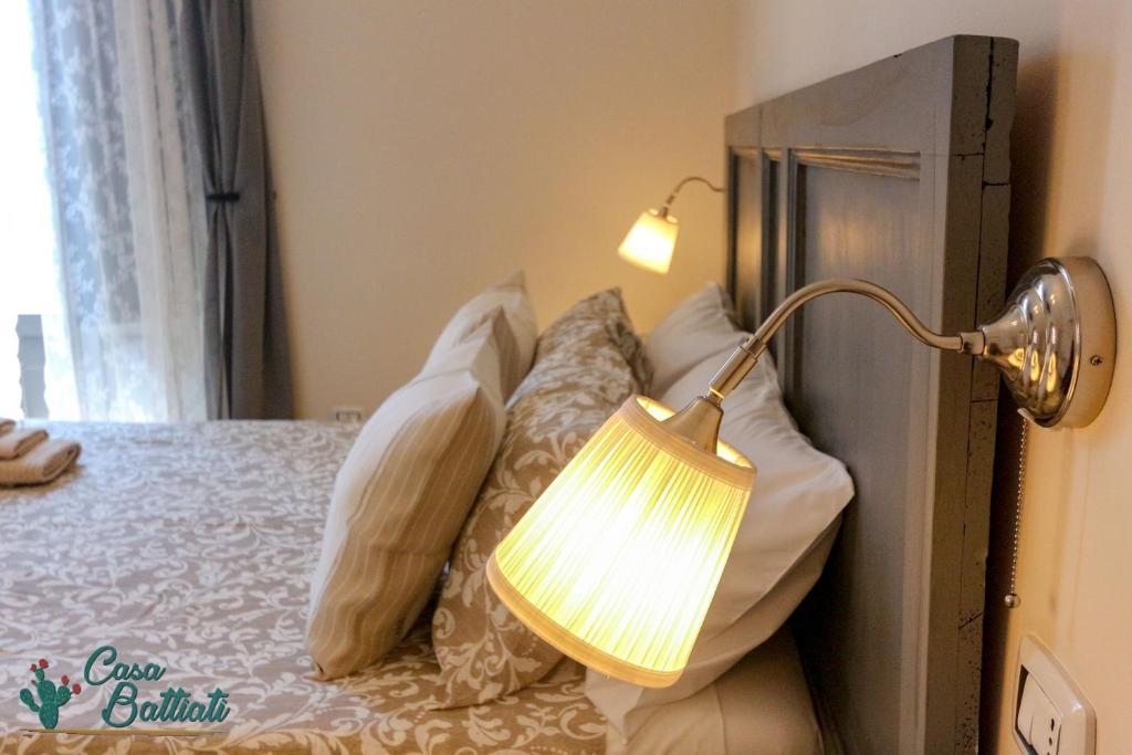 En eller flere senge i et værelse på Casa Battiati