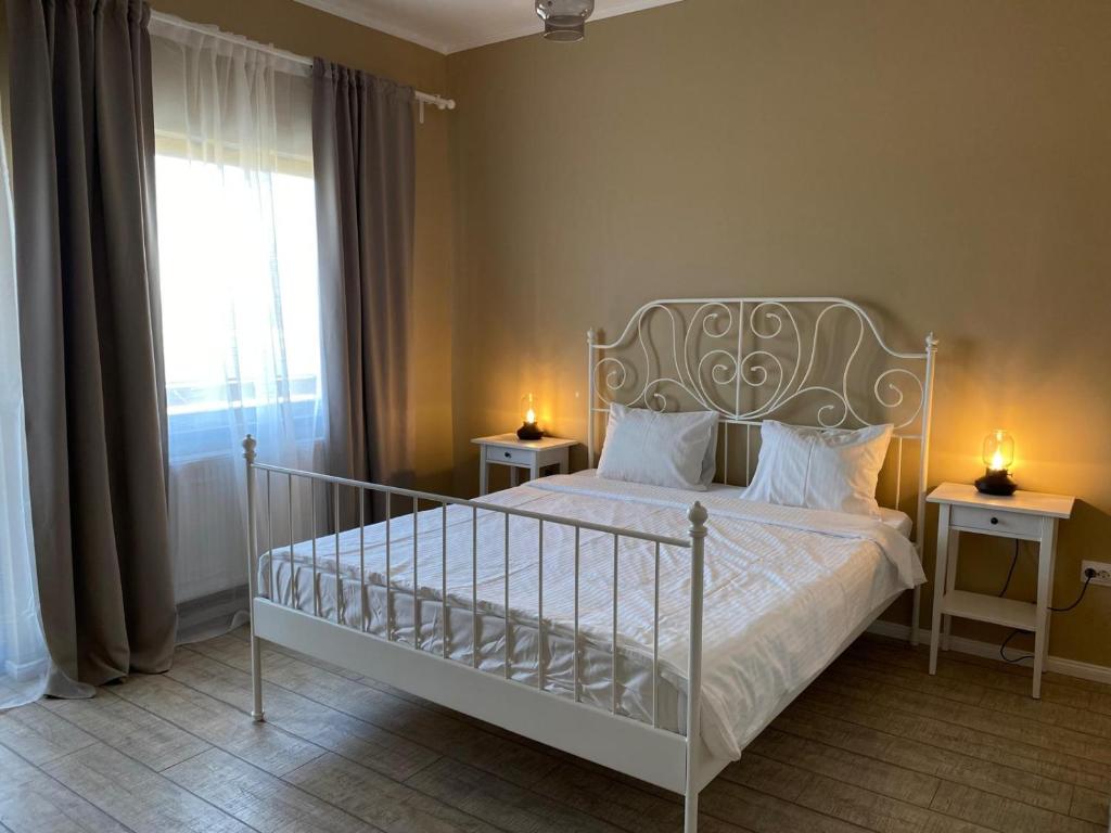 Кровать или кровати в номере REȘEDINȚA PRINȚESELOR