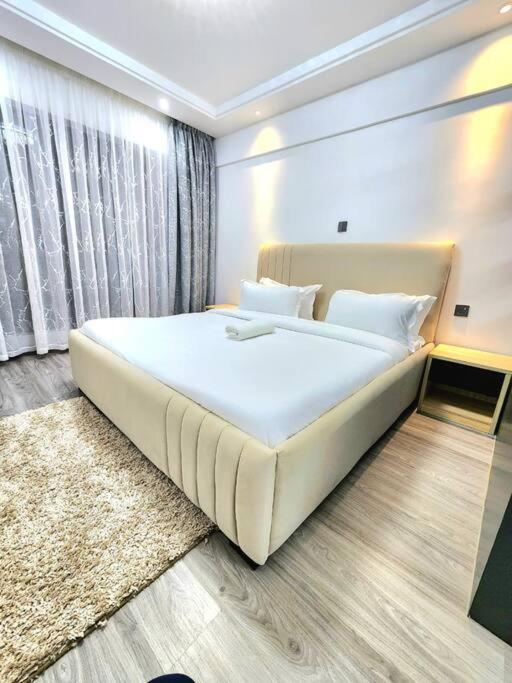 A bed or beds in a room at Ready for Move-in! Simface House