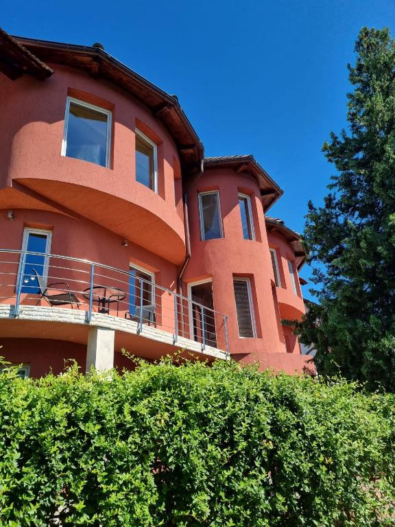 Hoone, kus villa asub