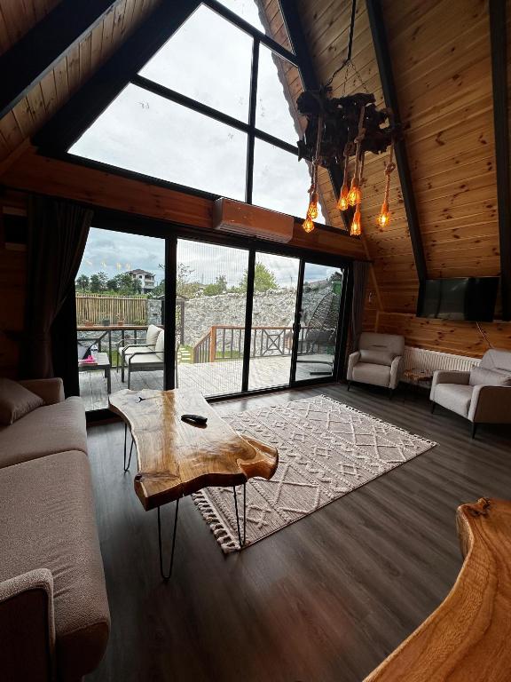 Posezení v ubytování Peleri Suit Bungalow