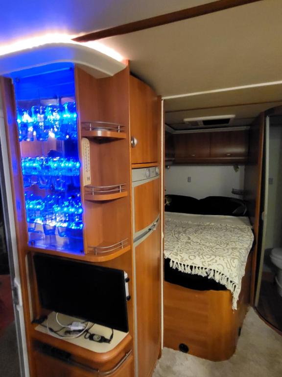 Postel nebo postele na pokoji v ubytování RV Draculas trip