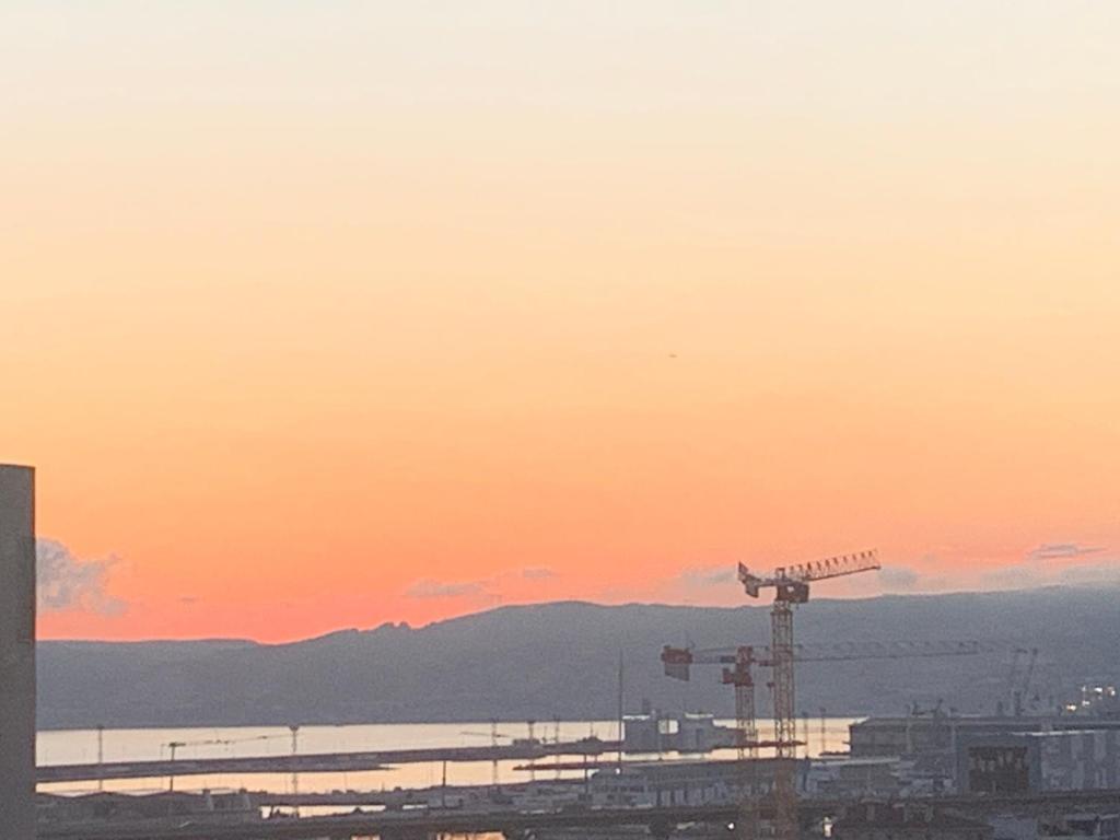 Photo de la galerie de l'établissement Magnifique T2 vue mer et jacuzzi, à Marseille
