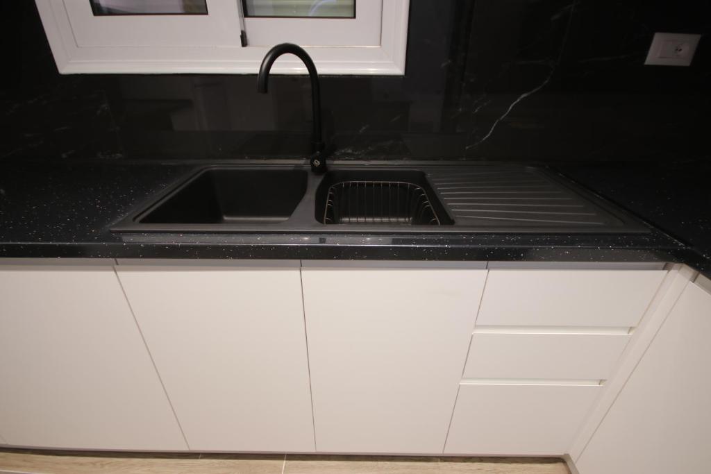 Kuchyň nebo kuchyňský kout v ubytování Klea Rooms