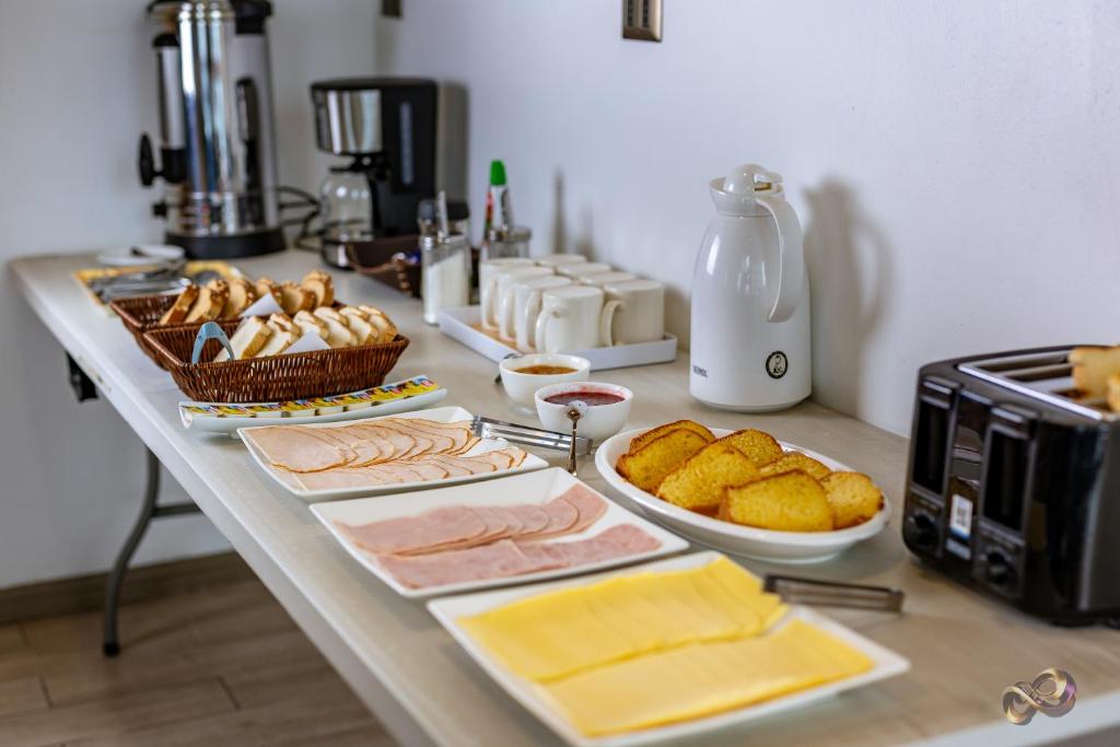 Comida en o cerca de este hotel