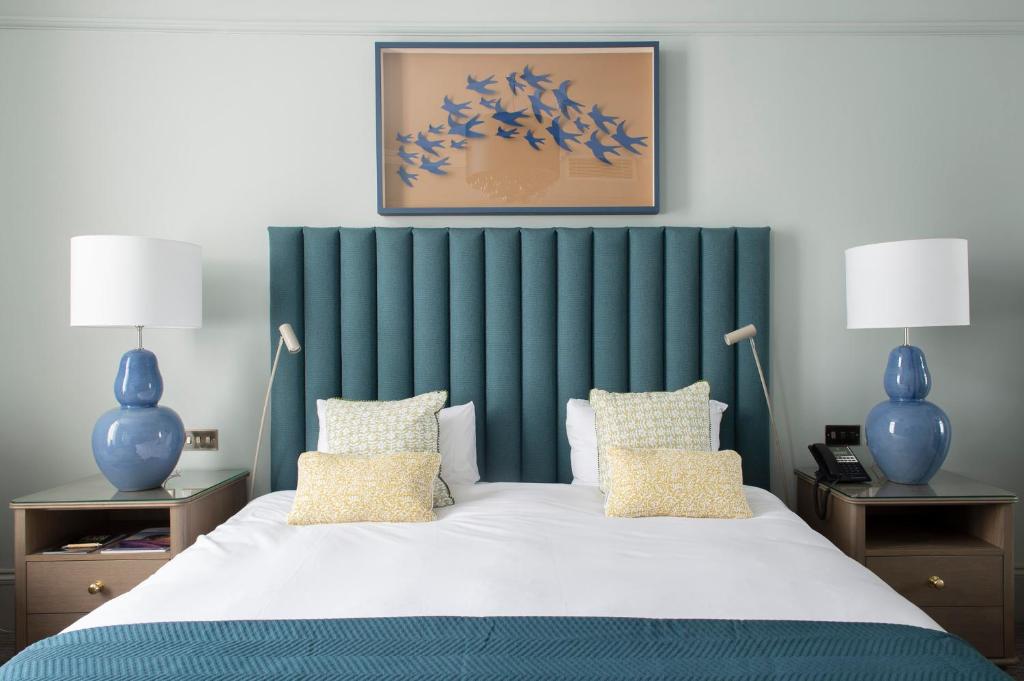 Bush Hotel Farnham - 