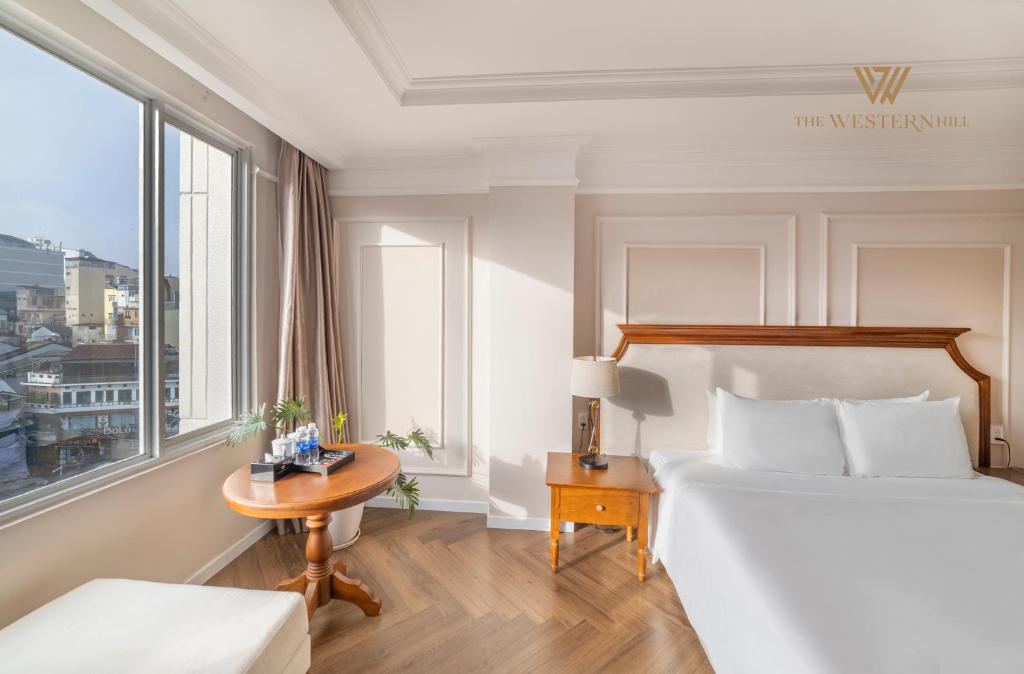 Phòng Deluxe Giường Đôi Nhìn Ra Thành Phố