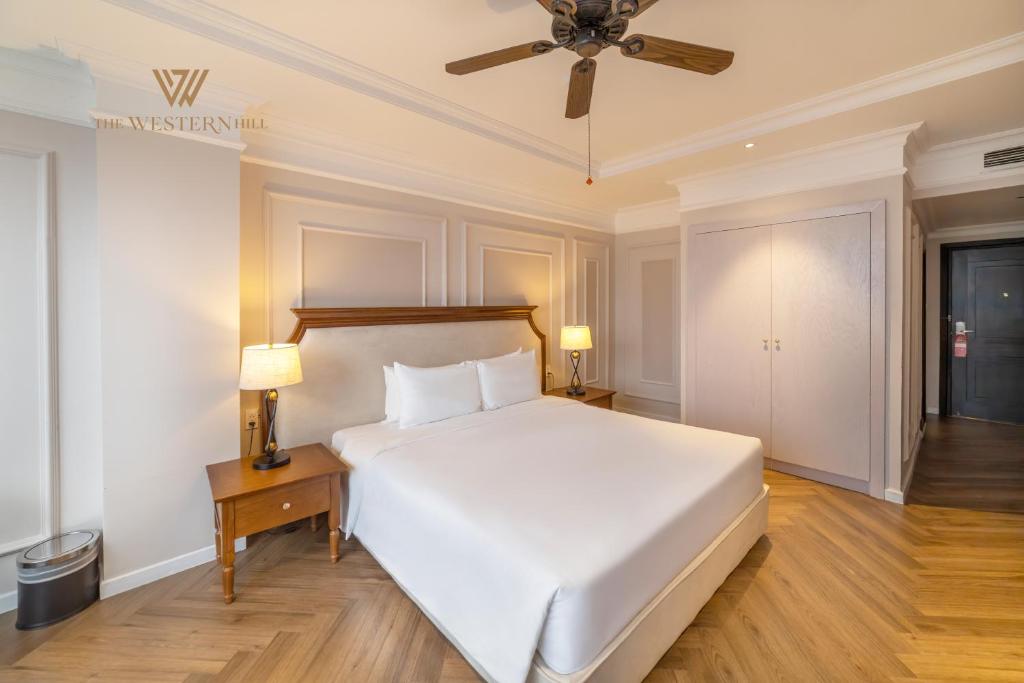 Phòng Deluxe Giường Đôi Nhìn Ra Thành Phố