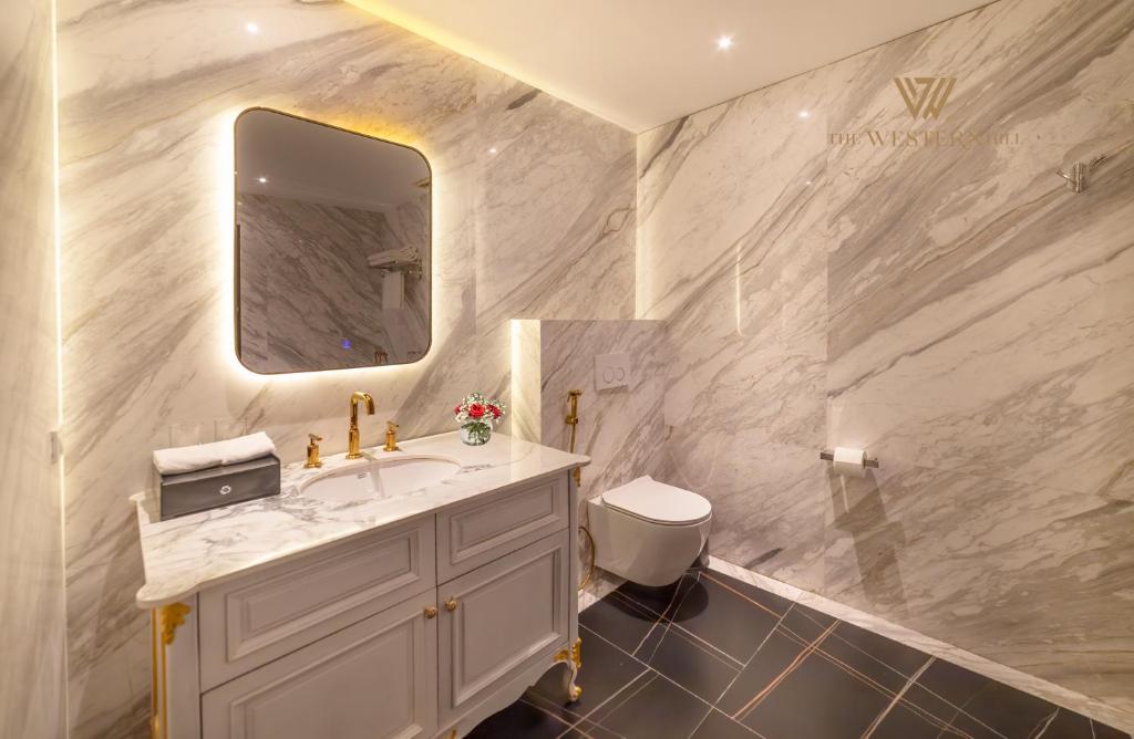 Phòng Deluxe Giường Đôi Nhìn Ra Thành Phố