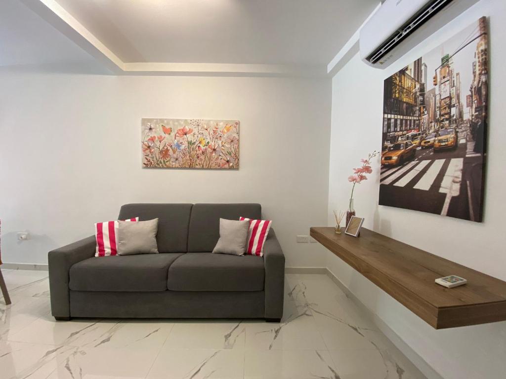 Posezení v ubytování R3 Cozy Msida for 2 with Twin Beds