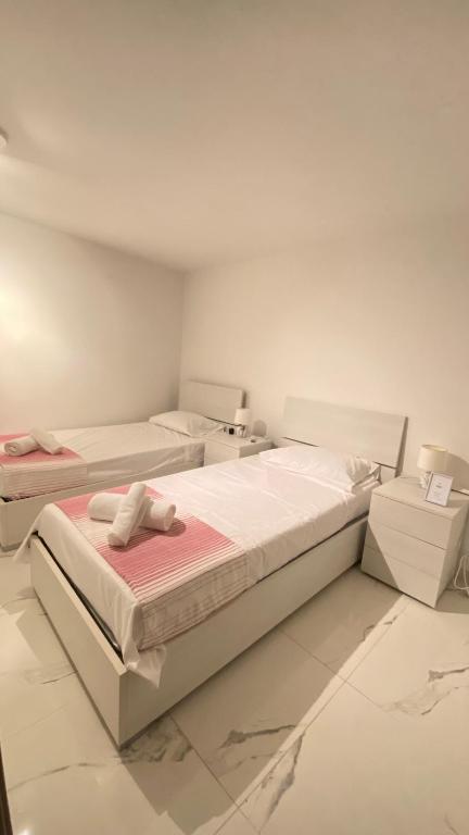 Postel nebo postele na pokoji v ubytování R3 Cozy Msida for 2 with Twin Beds