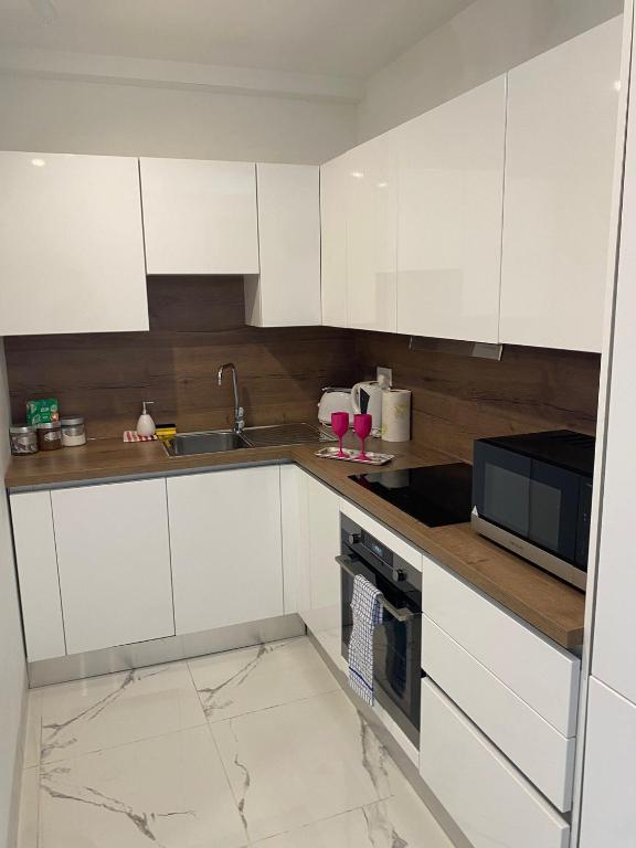 Kuchyň nebo kuchyňský kout v ubytování R3 Cozy Msida for 2 with Twin Beds