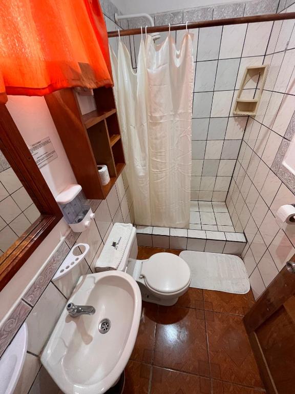 Koupelna v ubytování Las Gardenias Hostel - Starlink Internet