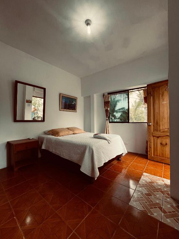 Postel nebo postele na pokoji v ubytování Las Gardenias Hostel - Starlink Internet
