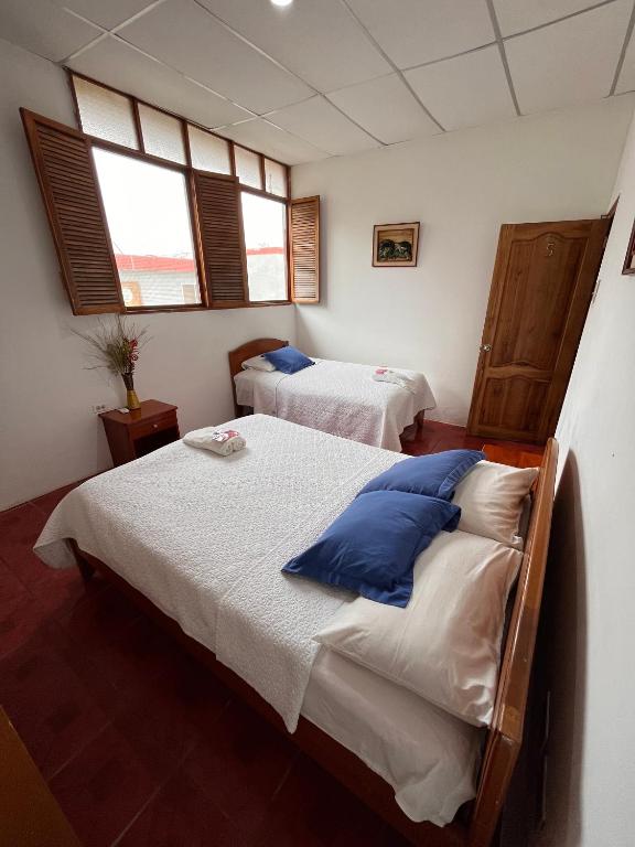 Postel nebo postele na pokoji v ubytování Las Gardenias Hostel - Starlink Internet