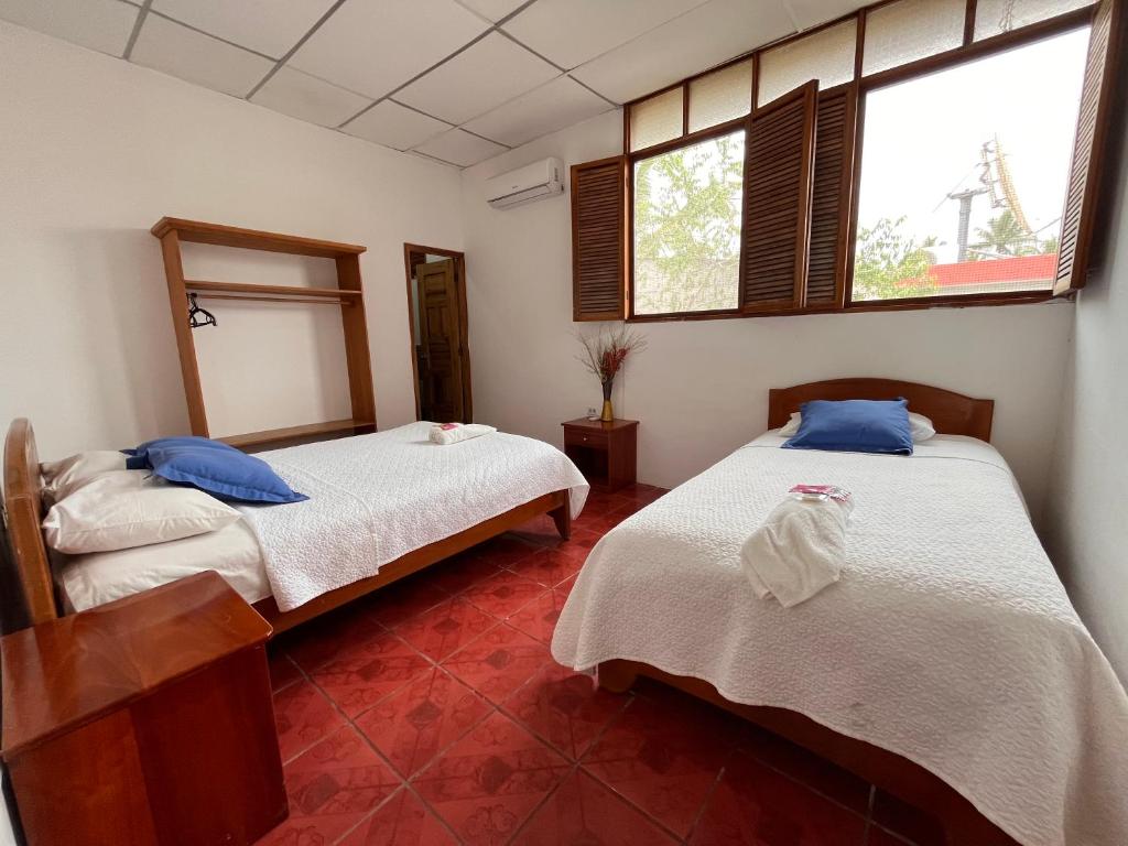 Postel nebo postele na pokoji v ubytování Las Gardenias Hostel - Starlink Internet