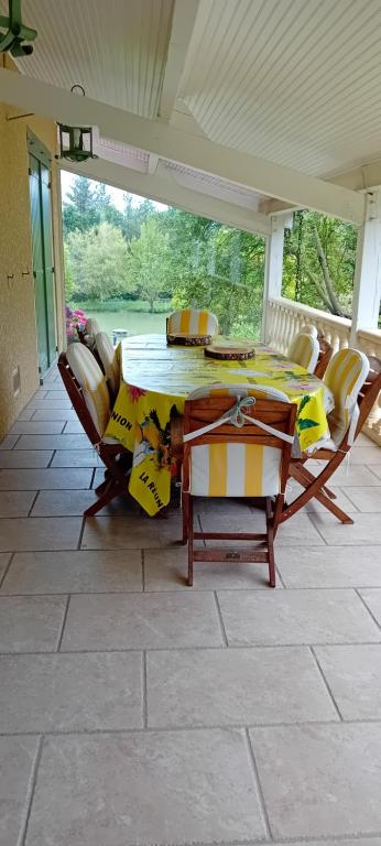 Balkón nebo terasa v ubytování Le CAOUSATE