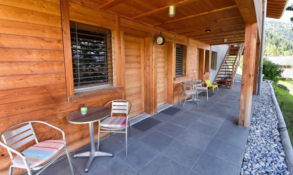 Balkón nebo terasa v ubytování Chalet Tzarbonire