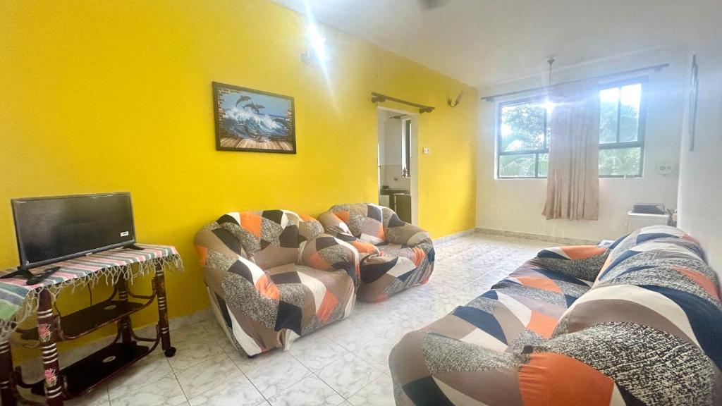 TV a/nebo společenská místnost v ubytování Muffys Pool Apartment