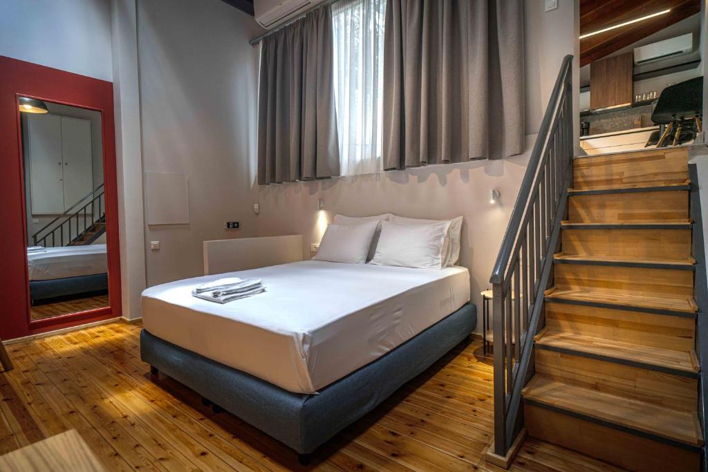 Postel nebo postele na pokoji v ubytování Belle Athenes - Luxury Rooms at Monastiraki Railway Station