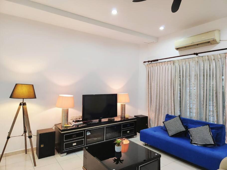 TV a/nebo společenská místnost v ubytování 10min to IPOH town GEMILANG TAWAS 4br4bath 14pax