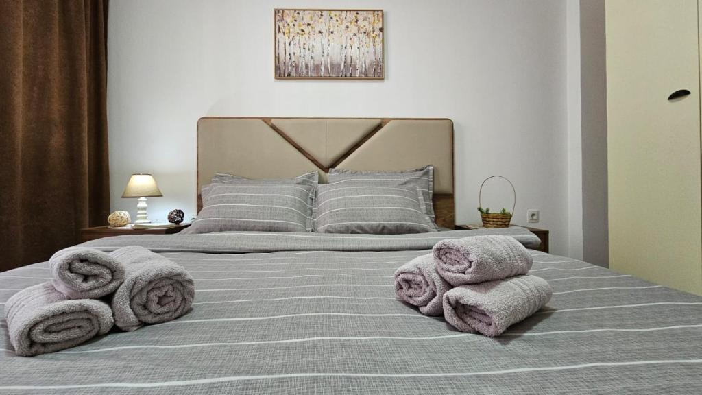 a bedroom with a bed with towels on it at Superb 1 bedroom in the best zone of the city. in Ferizaj