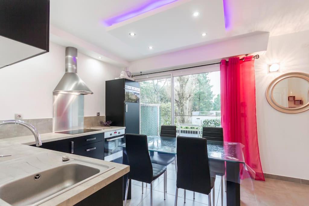 Photo de la galerie de l'établissement Très beau appartement terrasse la Baule Les Pins, à La Baule