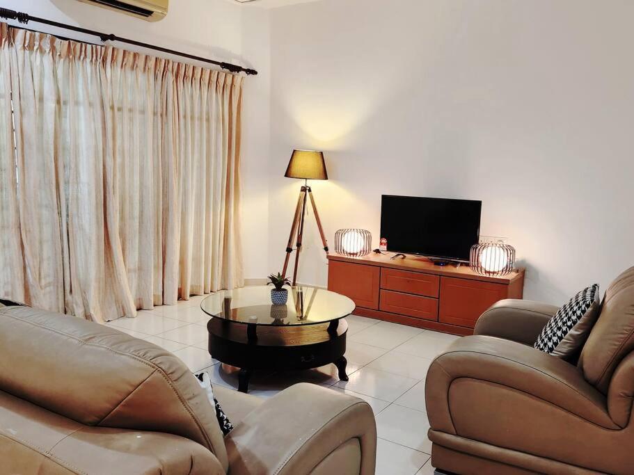 TV a/nebo společenská místnost v ubytování 10min to IPOH TOWN gunung lang 4br4bath 14 pax