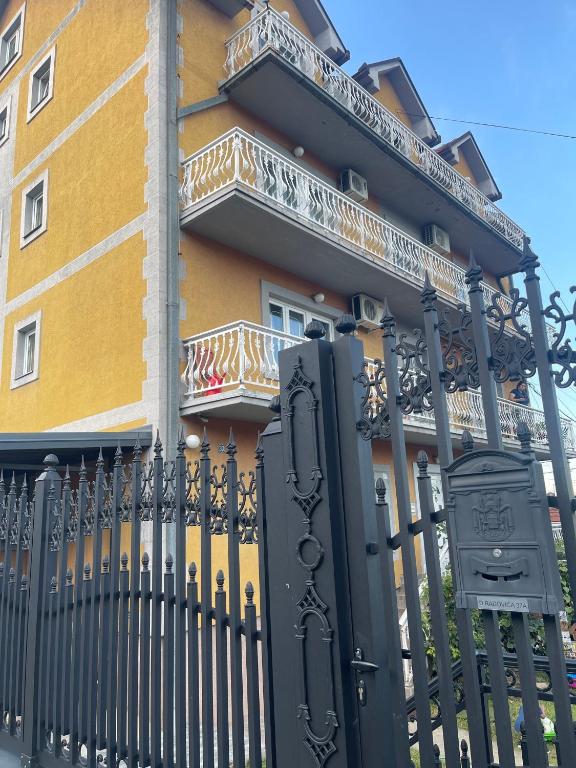 Budova, kde se apartmán nachází