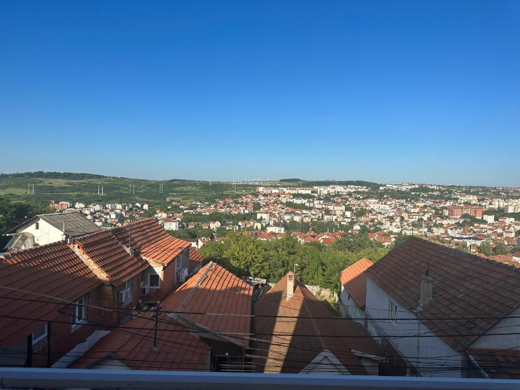 Nespecifikovaný výhled na destinaci Mirijevo nebo výhled na město při pohledu z apartmánu