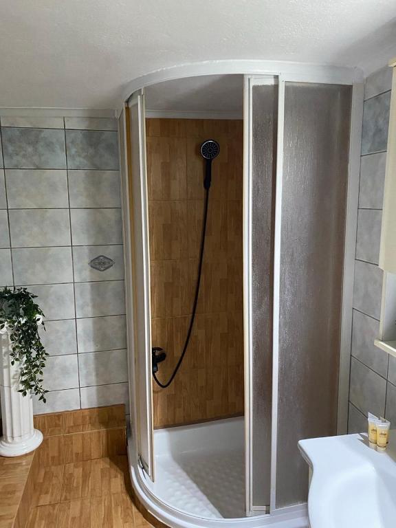 Koupelna v ubytování GmChalkida 75τμ