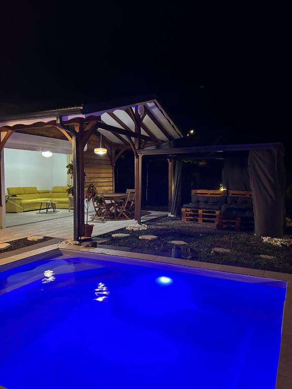 Bazén v ubytování Villa Bibha avec piscine privée nebo v jeho okolí