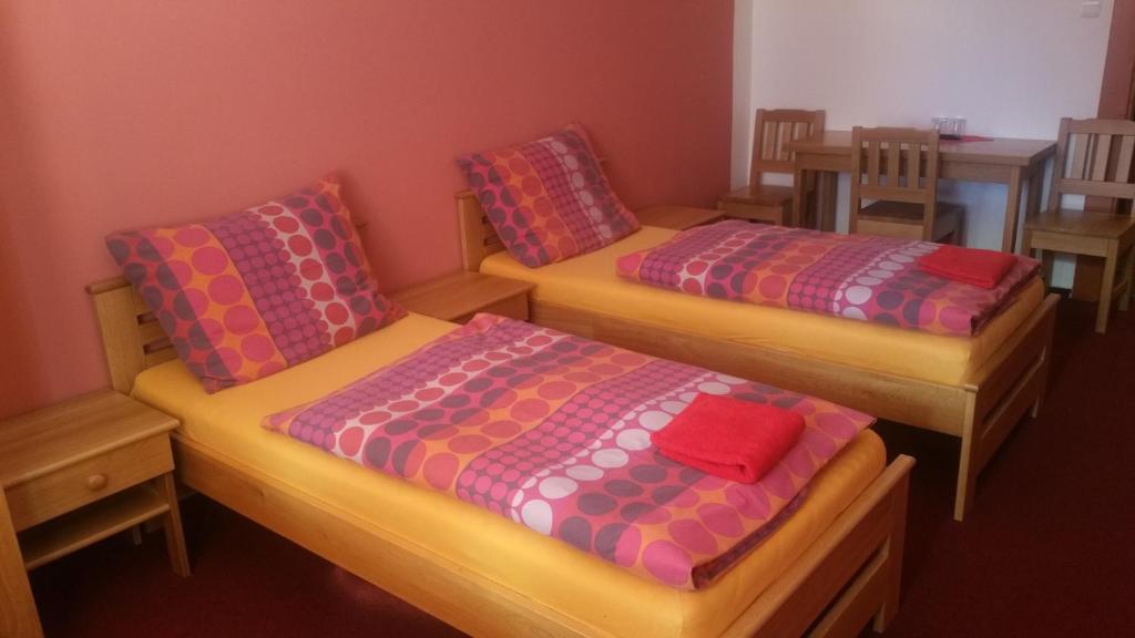 Postel nebo postele na pokoji v ubytování hotel KORUNA