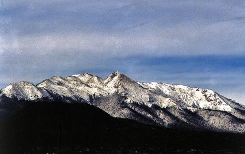 a mountain range with snow covered mountains in the background at Rancho Tlalinantli in San Miguel Ajusco