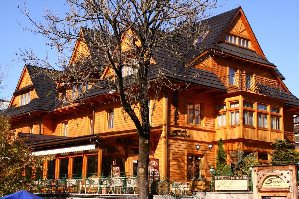 Budova, v ktorej sa hotel nachádza