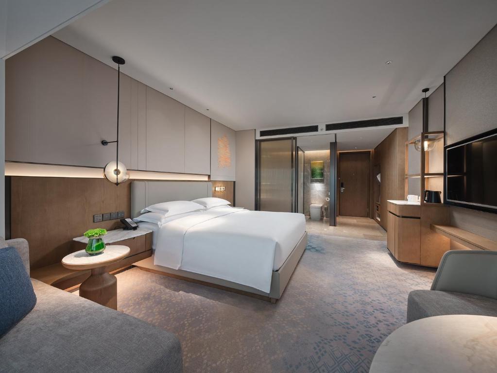 Crowne Plaza Hohhot City Center - Standard King Room - Lounge Access