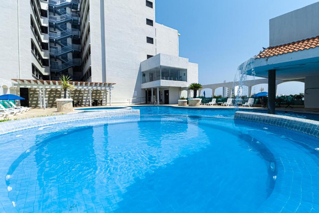 Bazén v ubytování DoubleTree by Hilton Veracruz nebo v jeho okolí