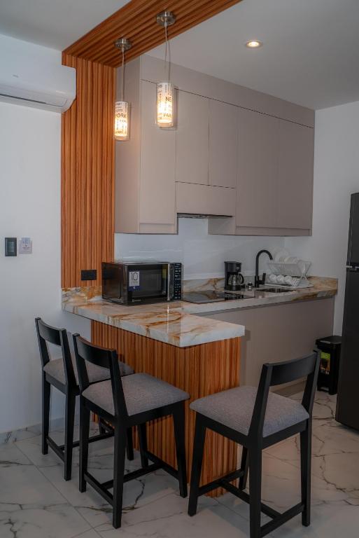 Kuchyň nebo kuchyňský kout v ubytování Manta Surf Hotel