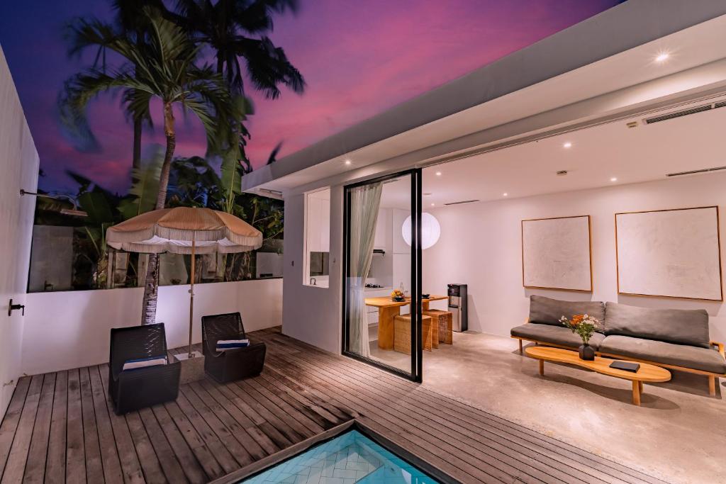 Secluded 1BR Pool Villa with Ricefield View in Berawa, 5mins Ride to ...