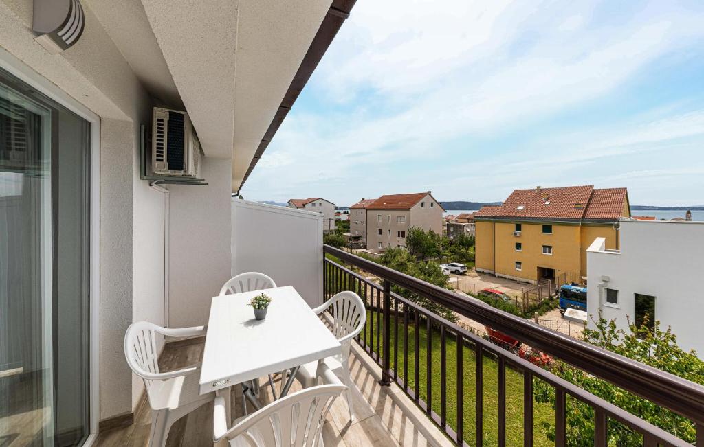 1 Bedroom Nice Apartment In Kastel Kambelovac