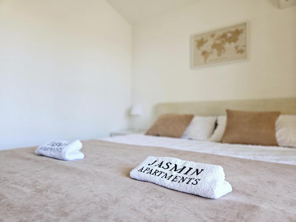 Posteľ alebo postele v izbe v ubytovaní Jasmin apartmani